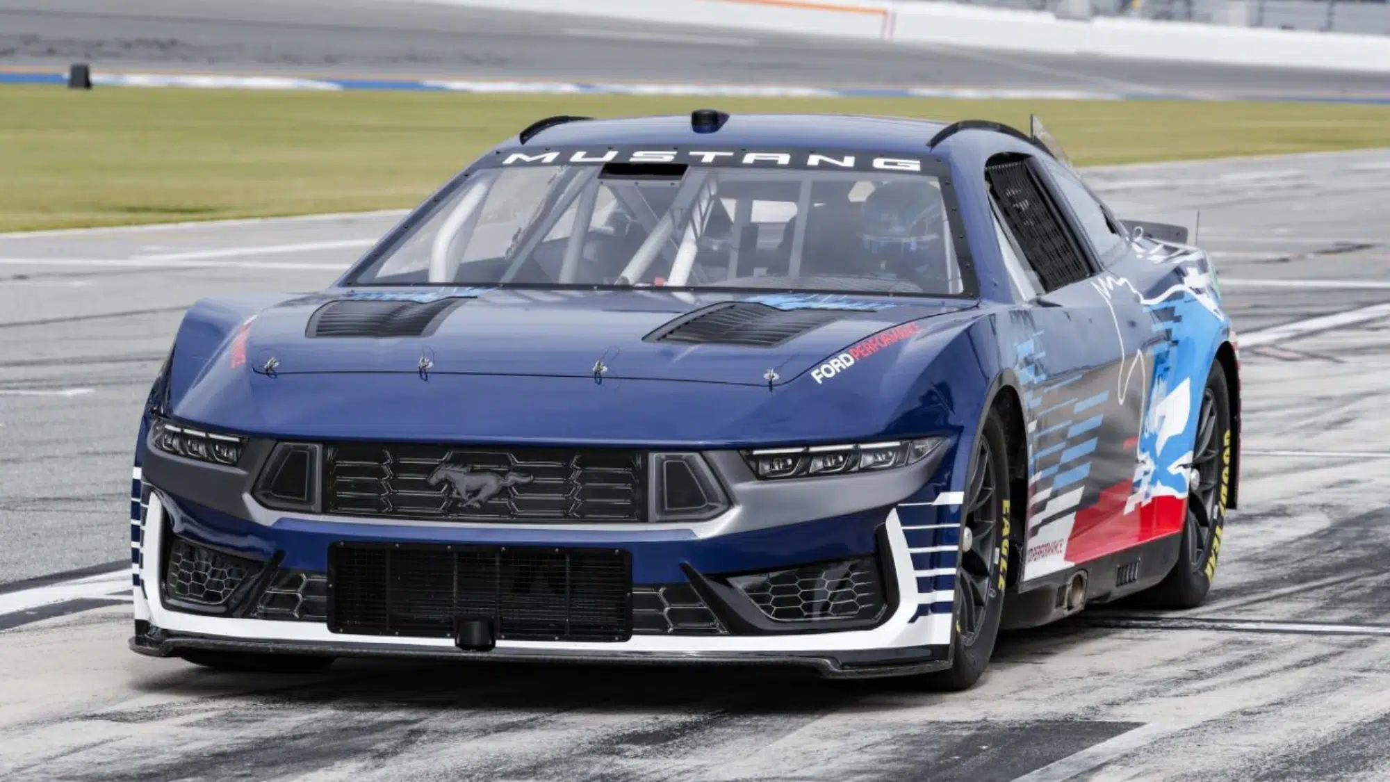 what-is-the-average-speed-of-a-nascar-race-car