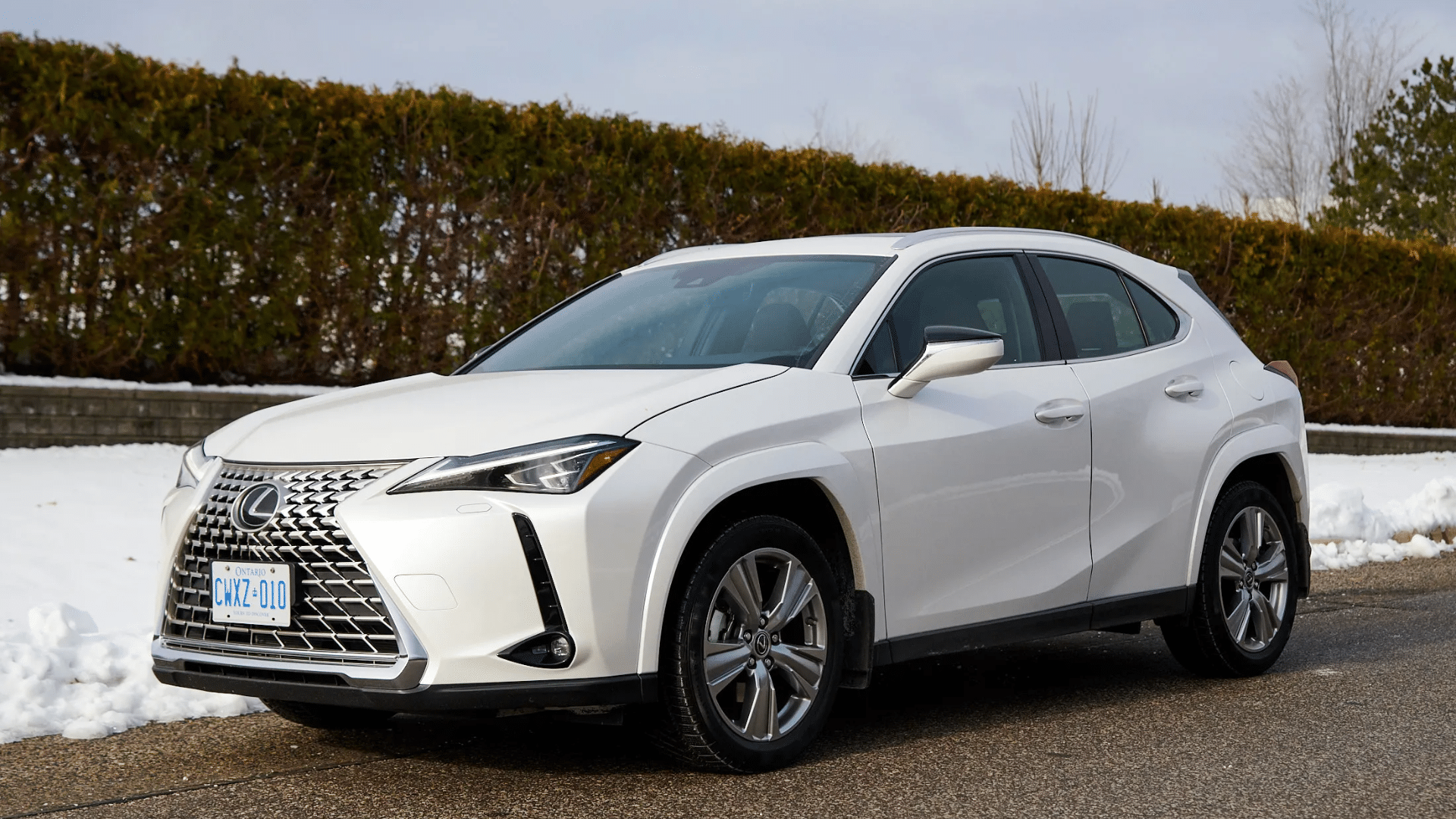 key features of the lexus ux h hybrid